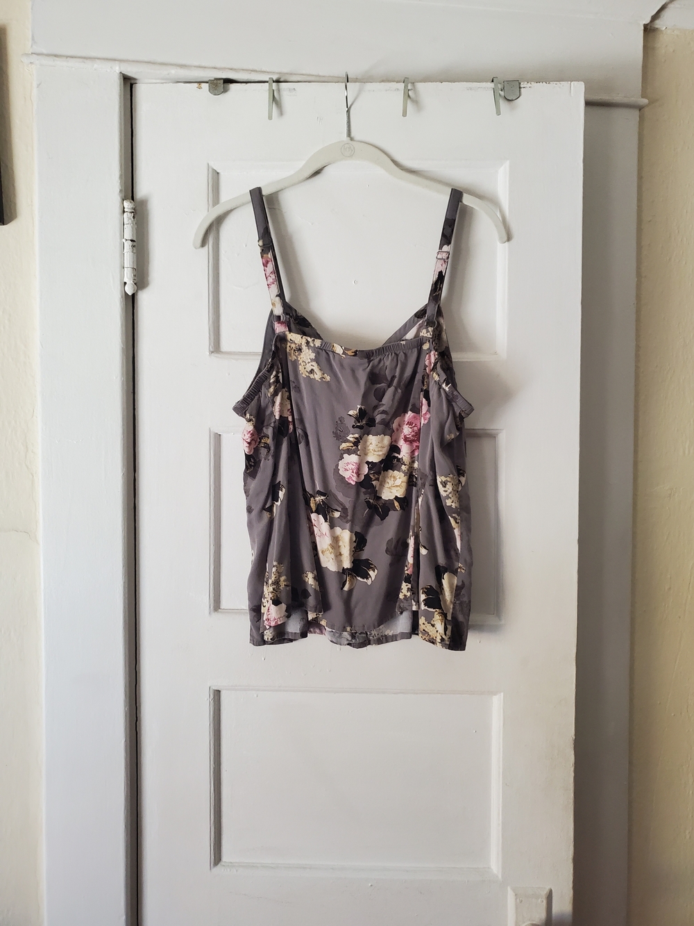 Torrid Gray Floral Cami Top Size 0 - Picture 8 of 9